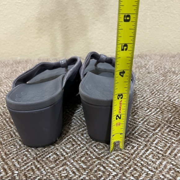 Vionic Arabella Womens Size 7 Sandals Purple Leather Thong Platform Wedge - Picture 7 of 9